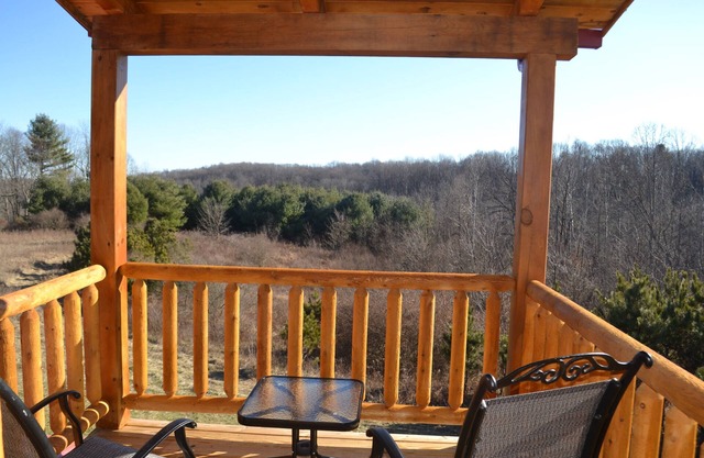 Beautiful log cabin in Hocking Hills