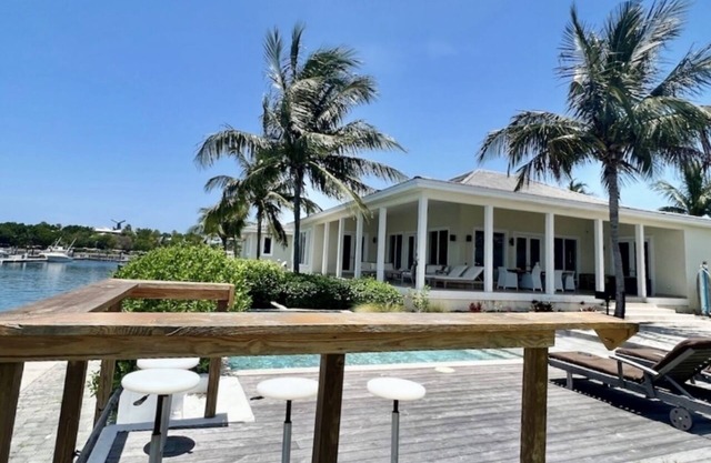 Beautiful Marina View Estate