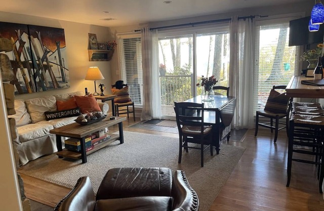 Beautiful Mountain Condo…Steps to Resort/hiking/restaurants