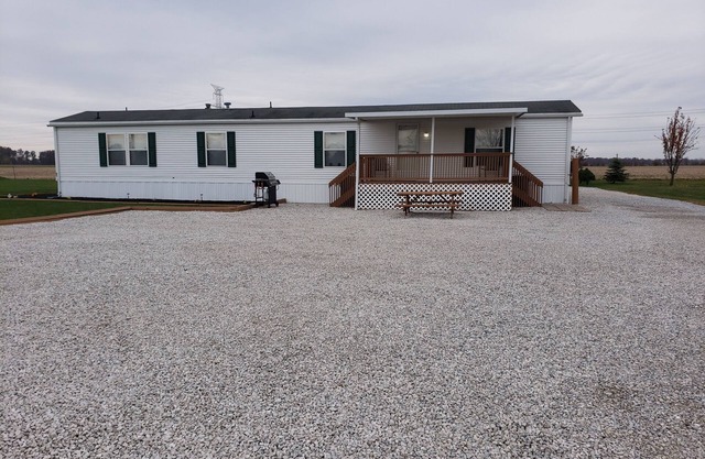 Beautiful Mobile home! Just minutes from Lake Erie , Put in Bay & Kelly's Island