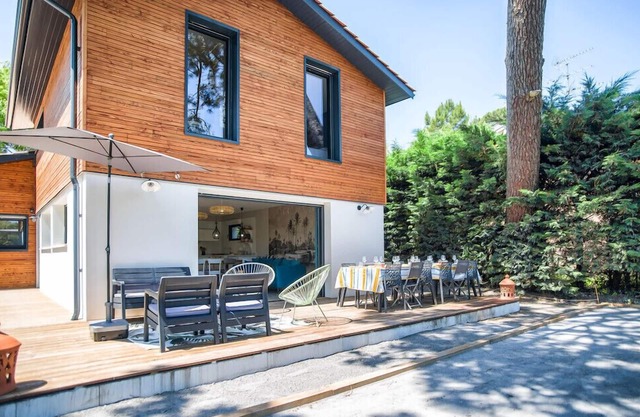 Beautiful modern villa under the pines in Le Moulleau