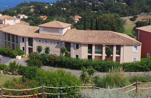 Beautiful Modern Sea View Apartment in Cap Estérel!