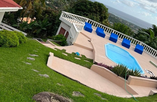 Beautiful Mountain and Ocean View Retreat