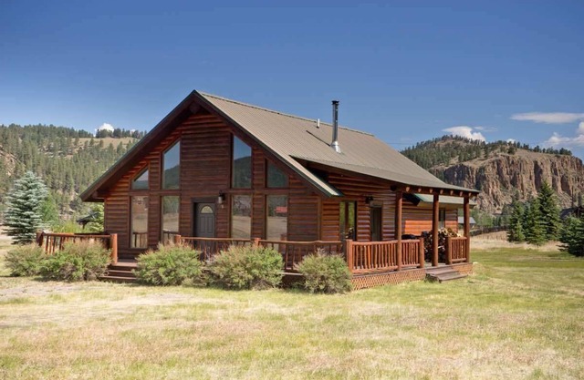 Beautiful Mountain Cabin w/Wraparound Deck/Private Washer/Dryer/Free WiFi