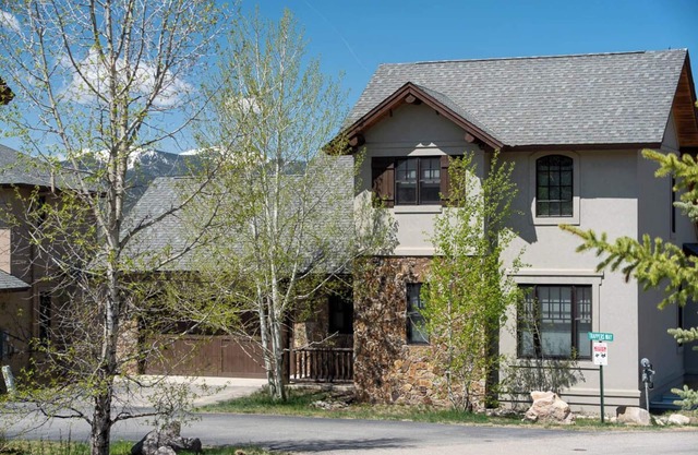 Beautiful Mountain Home - Great Views - Hot Tub - Free Shuttle To Ski Resort