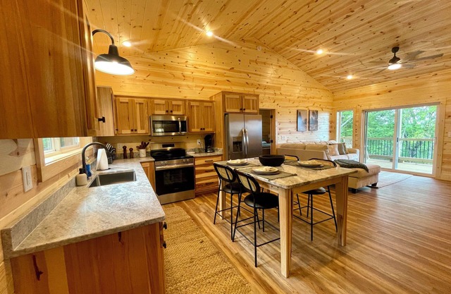 Beautiful Mountain View - Charming 2-bedroom house in Murphy, NC