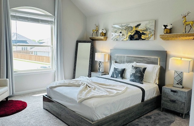 Beautiful nature preserved lake side home