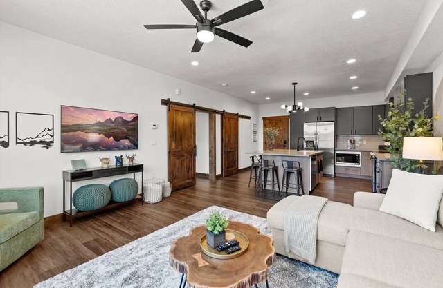 Beautiful New Downtown Columbia Falls Condo near Glacier National Park!