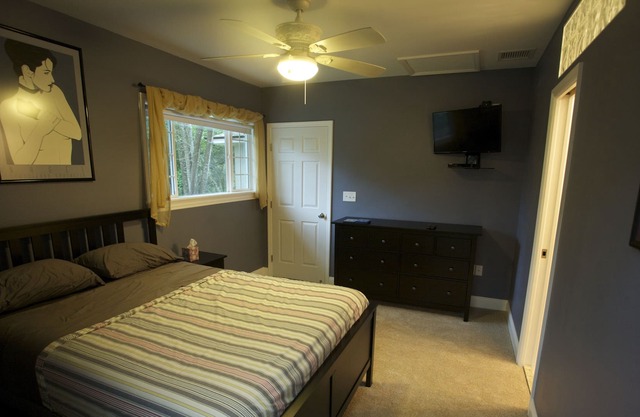 Beautiful newly refurbished 3/2 with new everything! Hilltop view!!