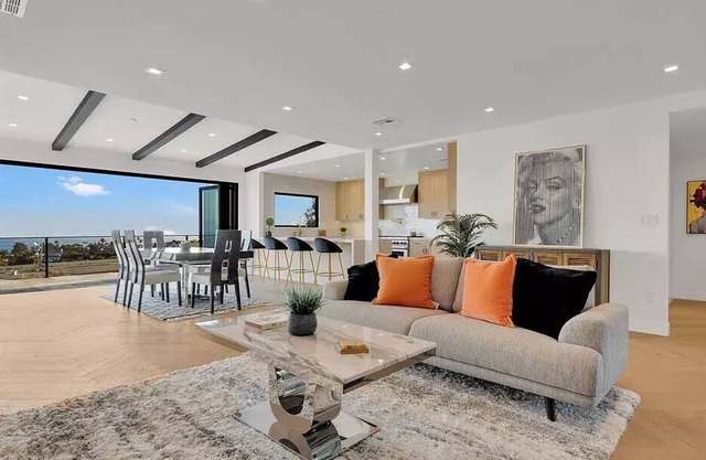 Beautiful Newly Remodeled Panoramic Ocean View House!