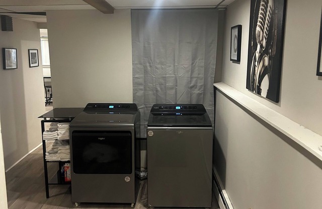 Beautiful newly renovated 2-bedroom smart home with king massage bed Fairbanks