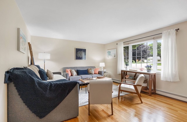 Beautiful Newport Home - The Cottage At Restmere, South