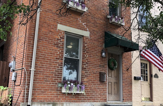 Beautiful Newport home close to EVERYTHING! Walk to the Levee & Dwntwn Cincinnat