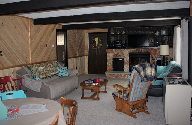 Beautiful Northwoods Getaway!! ATV/snowmobile trails, Minutes to High Falls!!