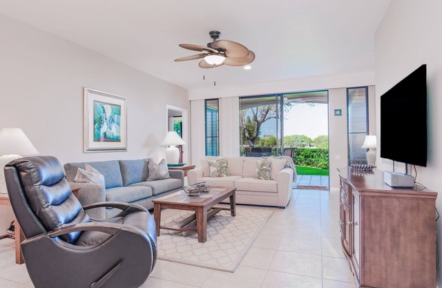 Beautiful ocean view condo with pool, lanai, hot tub, & W/D