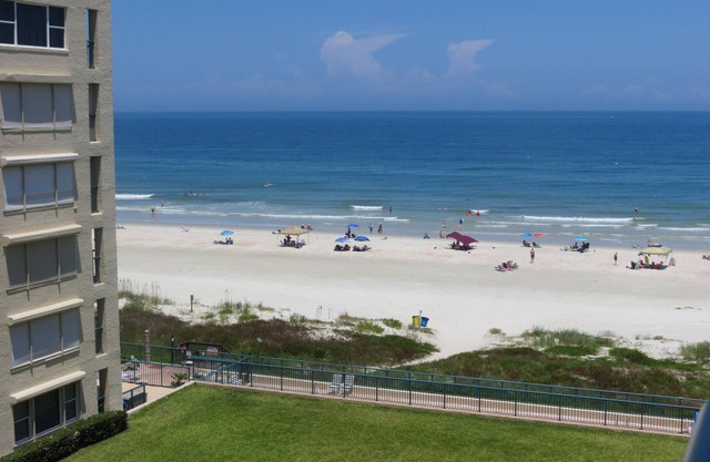 Beautiful Ocean view Condo on the Beach