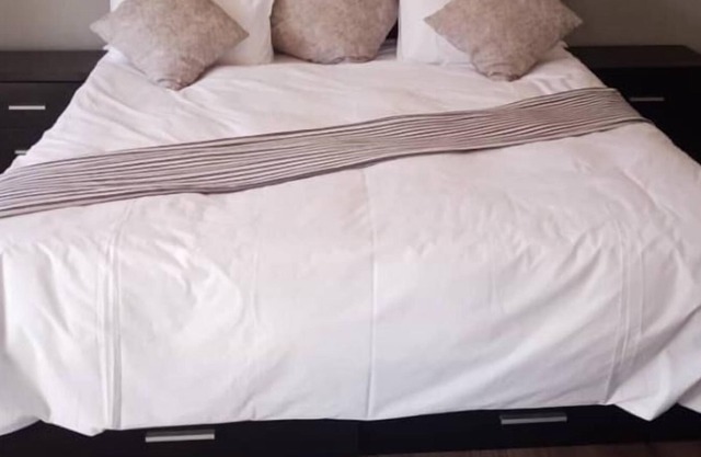 Beautiful one bedroom with double bed, pool and solar - 2059