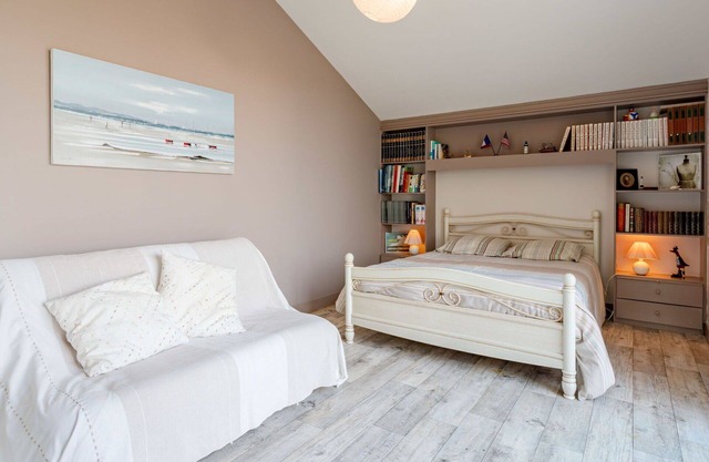 Beautiful private villa for 2 people with WIFI, TV, terrace and parking