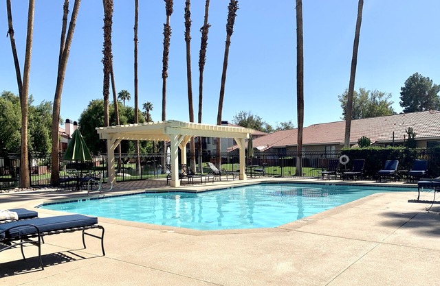 Beautiful Palm Lakes Villa