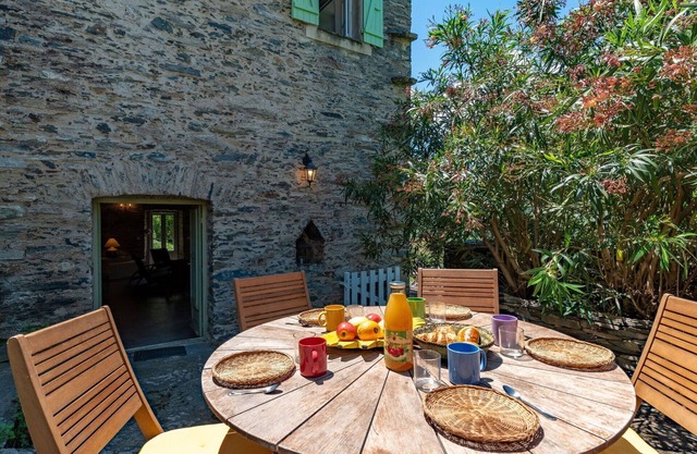 Beautiful private villa for 8 guests with A/C, WIFI, patio, panoramic view and parking