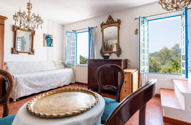 Beautiful private villa for 6 guests with WIFI, terrace, pets allowed and parking