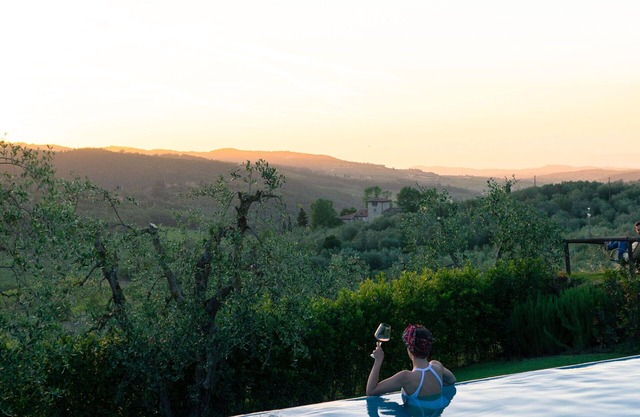 Beautiful private villa for 21 people with private pool, WIFI, A/C, TV and parking