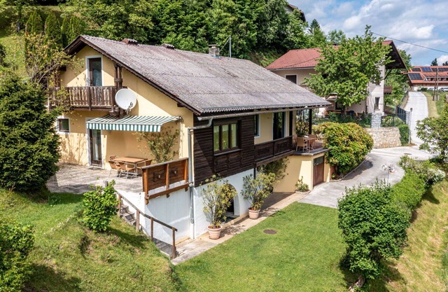 Beautiful private villa for 9 guests with WIFI, TV, terrace and pets allowed