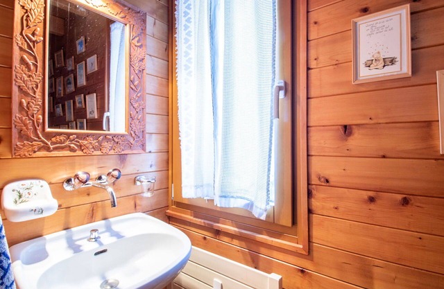 Beautiful private villa for 7 people with WIFI, TV and terrace