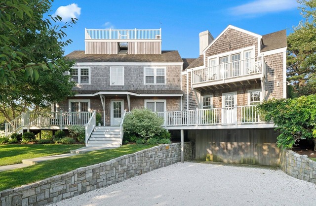 Beautiful private compound featuring a main house, guest house and a new pool