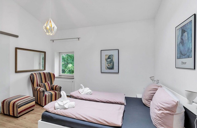 Beautiful private villa for 10 guests with internet, TV, terrace, pets allowed and parking