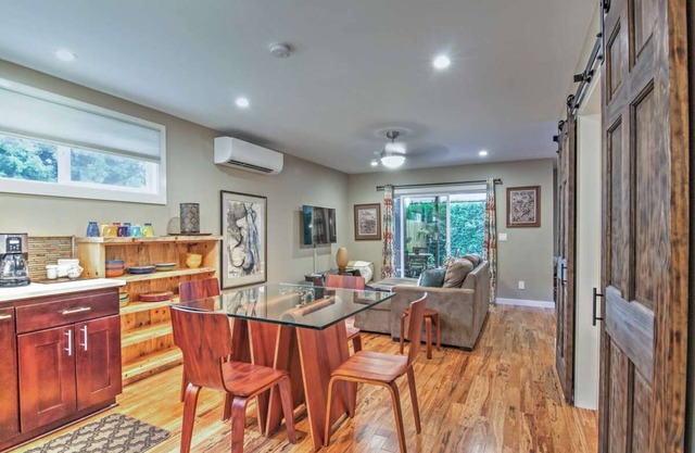 Beautiful Private Garden Apartment w/AC