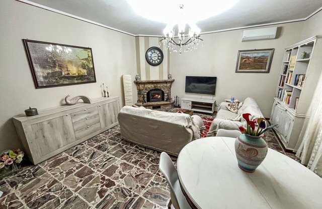 Beautiful private villa for 7 guests with A/C, WIFI, TV, terrace, pets allowed and panoramic view