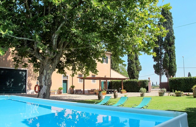 Beautiful private villa for 13 guests with WIFI, private pool, TV, patio, pets allowed and parking