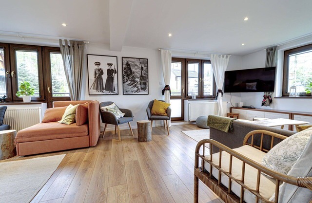 Beautiful private villa for 20 people with WIFI, TV, patio and panoramic view