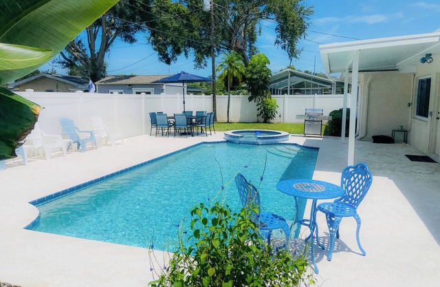Beautiful Private Pool, Close to Award Winning Beaches
