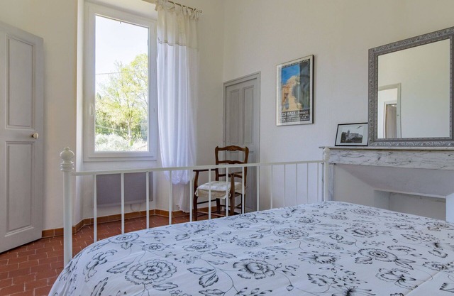 Beautiful private villa for 4 guests with TV and patio