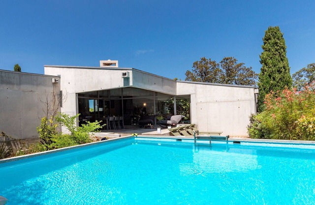 Beautiful private villa with WIFI, A/C, private pool, TV, terrace, pets allowed and panoramic view