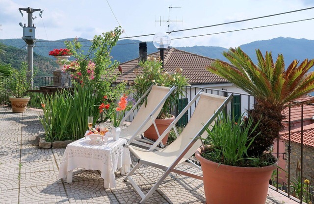 Beautiful private villa for 4 guests with WIFI, TV, terrace, panoramic view and parking