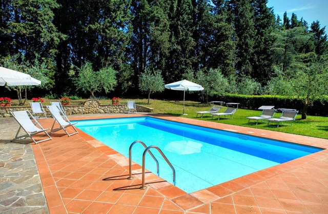 Beautiful private villa with private pool, WIFI, A/C, patio, panoramic view, parking, close to Siena