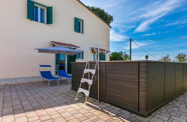 Beautiful private villa for 6 guests with WIFI, private pool, A/C, TV, terrace and pets allowed