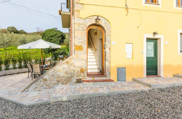 Beautiful private villa for 6 guests with A/C, WIFI, TV and patio