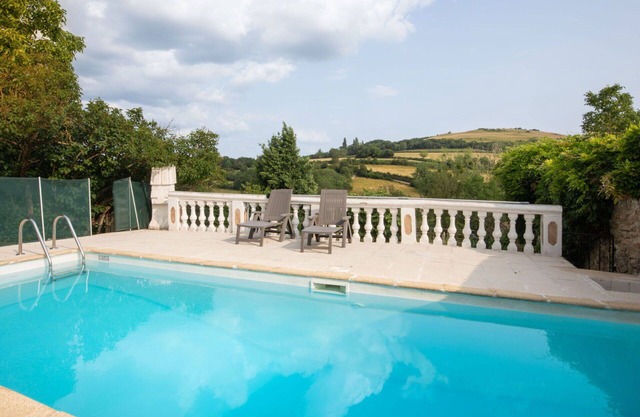 Beautiful private villa for 4 people with WIFI, private pool, TV, patio, panoramic view and park.