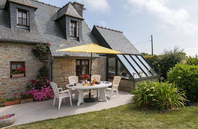 Beautiful private villa for 4 guests with TV and terrace
