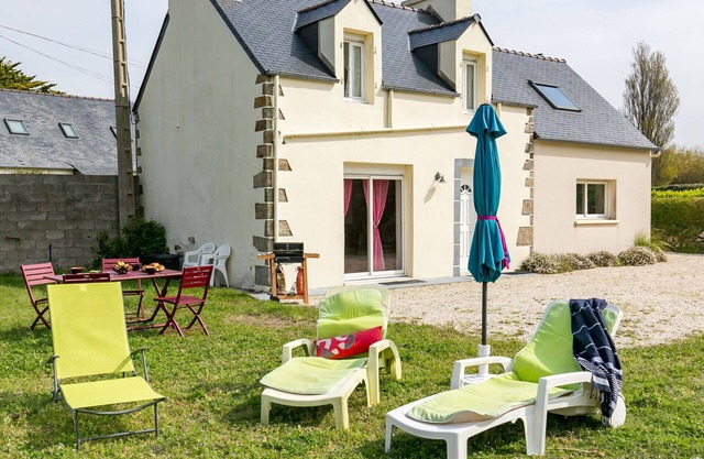 Beautiful private villa for 4 people with TV, pets allowed and parking