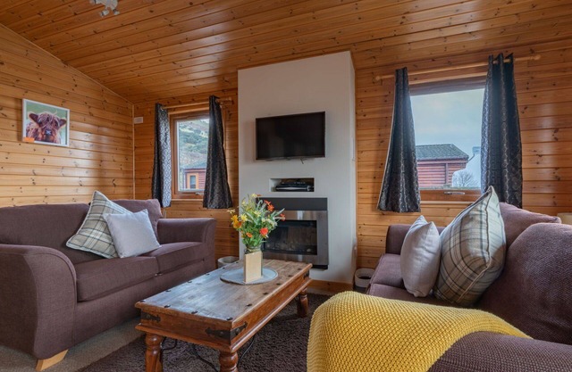 Beautiful private villa for 6 people with WIFI, TV, balcony, pets allowed and parking