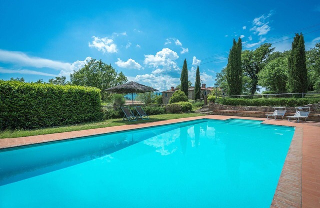 Beautiful private villa with WIFI, private pool, patio, pets allowed, panoramic view and parking