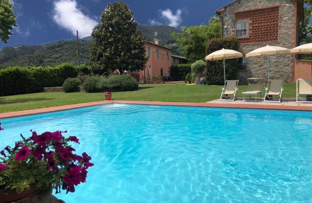 Beautiful private villa with WIFI, A/C, private pool, TV, terrace, pets allowed and parking