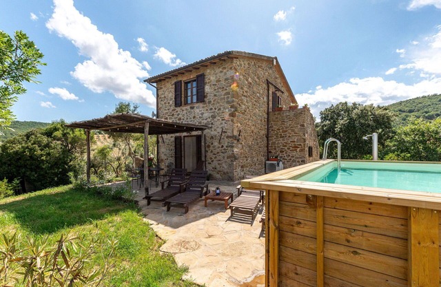 Beautiful private villa with private pool, A/C, WIFI, TV, patio, pets allowed and panoramic view