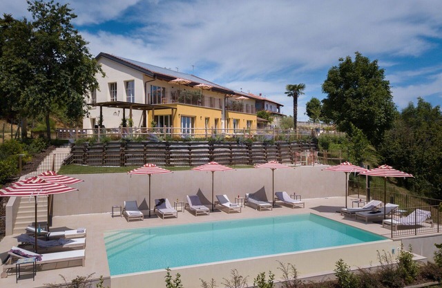 Beautiful private villa for 26 guests with WIFI, A/C, private pool, patio and parking, close to .