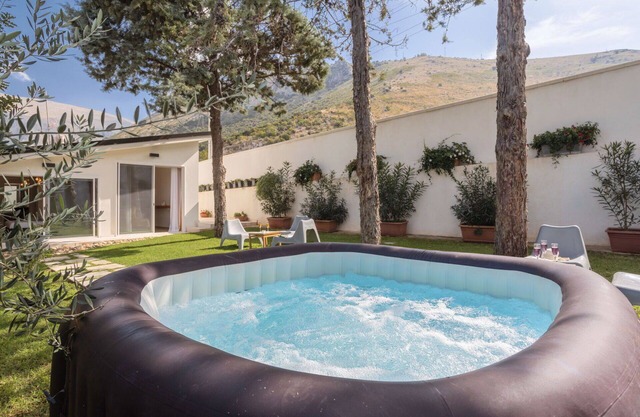 Beautiful private villa for 4 guests with hot tub, A/C, WIFI and TV